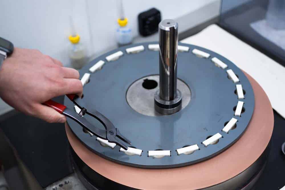 KOBA–Kolb-und-Baumann–Hersteller-fuer-Praezisions-Messzeuge-Praezision-Laeppen